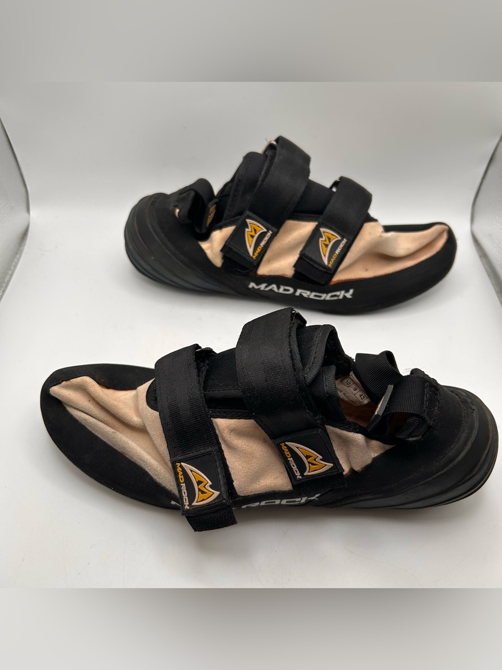 Mad Rock Shark Climbing Shoes Mens 10 Black / Peach W/ Carrying Bag Barely Worn
